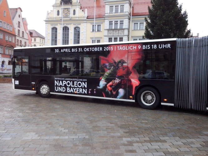 Präsentation eines Buses der INVG mit Werbung zur Landesausstellung 2015