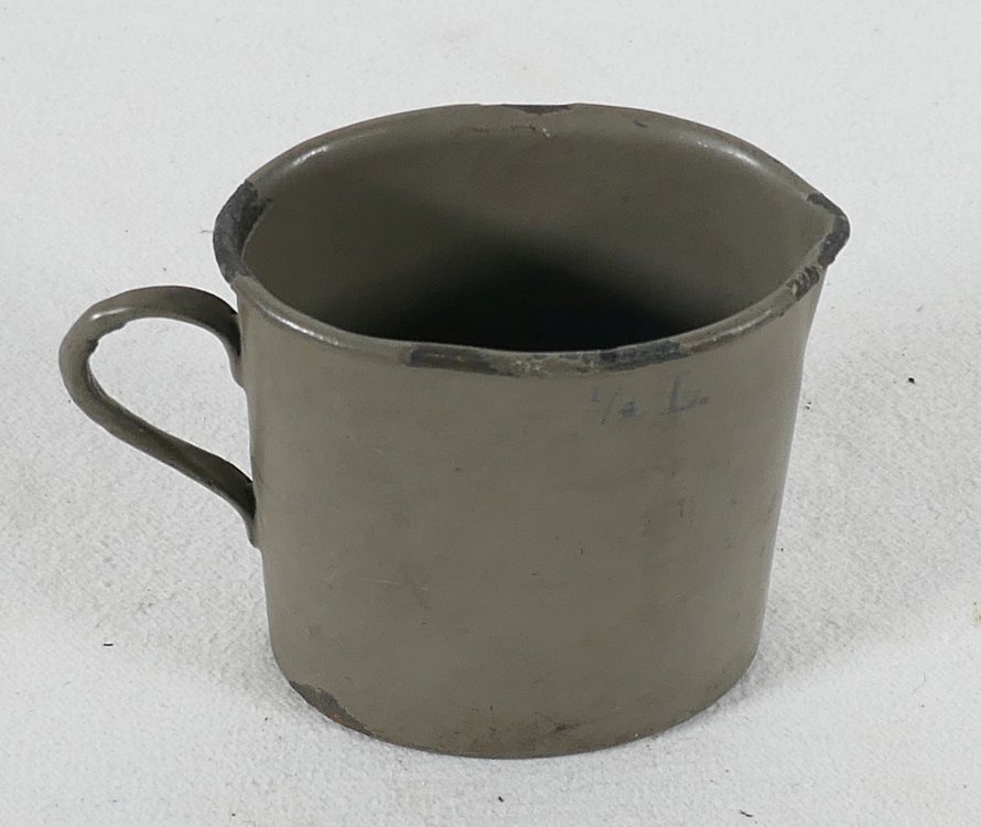 Trinkbecher aus Eisen, Deutsches Reich 1918, Inv.-Nr. 0348-2022 © Bayerisches Armeemuseum
