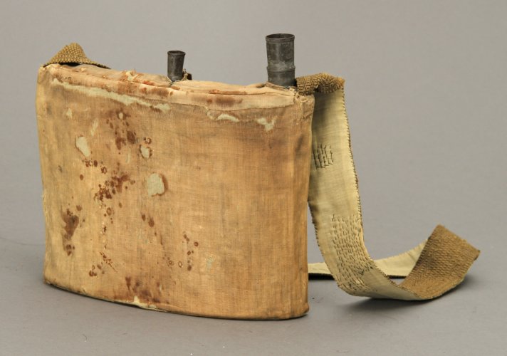 Feldflasche mit Tragriemen von Andreas Hofer, Inv. Nr. B 68 © Bayerisches Armeemuseum