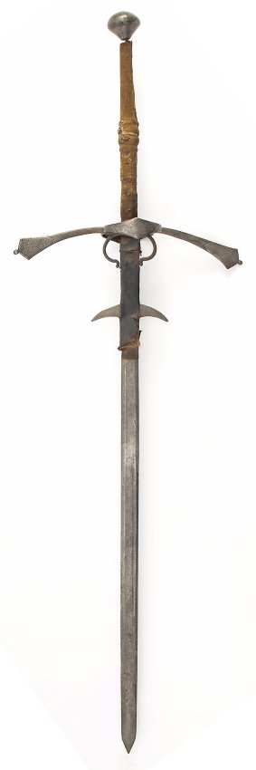 Schlachtschwert, das mit zwei Händen geführt werden musste (16. Jh.), sog. Bidenhänder, Inv.-Nr. A 603 © Bayerisches Armeemuseum