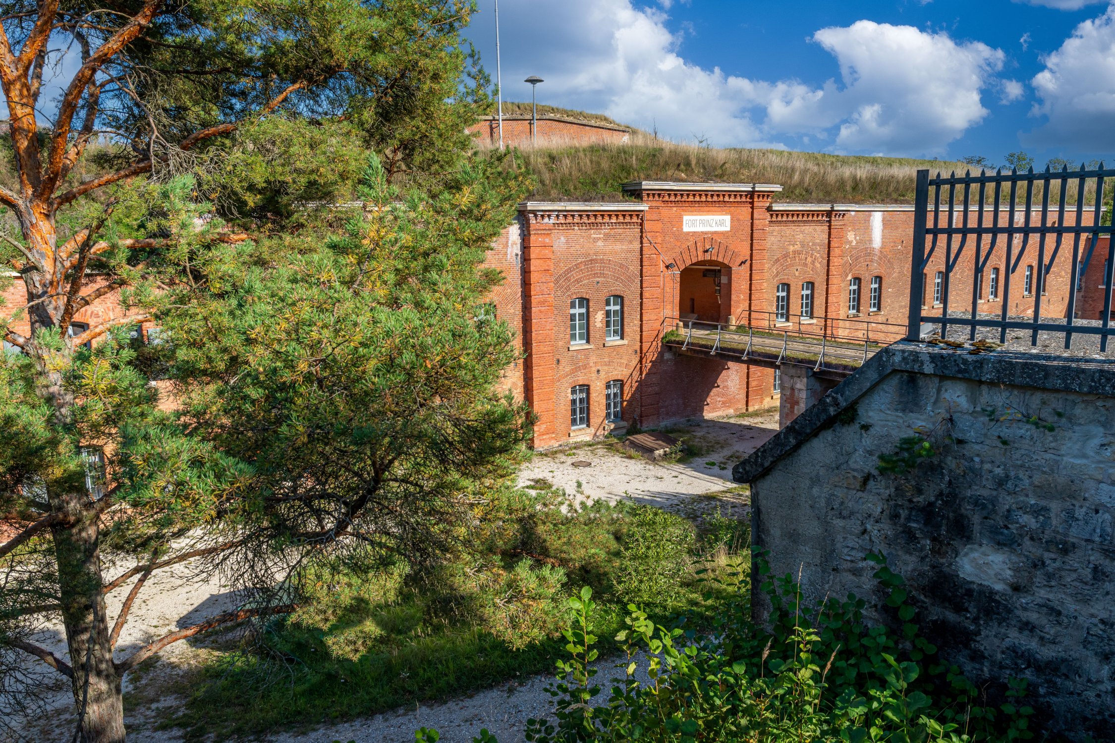 Eingang in das Fort Prinz Karl bei Großmehring, erbaut 1877-1881 © Bayerisches Armeemuseum (Foto: Erich Reisinger)