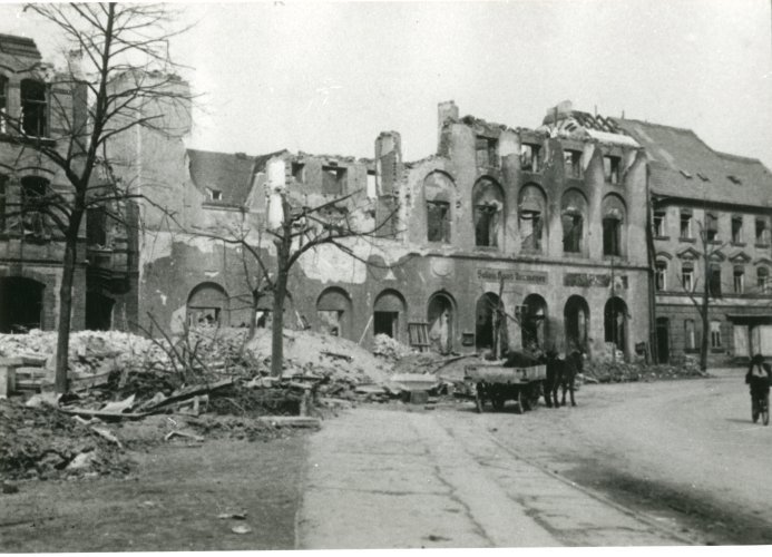 Zerstörungen am Paradeplatz in Ingolstadt, 1. März 1945 © Stadtarchiv Ingolstadt